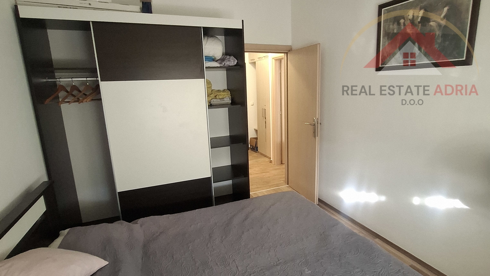 STAN U BIOGRADU NA MORU &ndash; 49 m&sup2; NETO&comma; 700 m OD PLA&Zcaron;E DRA&Zcaron;ICE