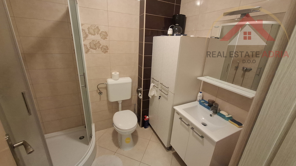 STAN U BIOGRADU NA MORU &ndash; 49 m&sup2; NETO&comma; 700 m OD PLA&Zcaron;E DRA&Zcaron;ICE