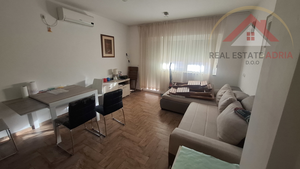 STAN U BIOGRADU NA MORU &ndash; 49 m&sup2; NETO&comma; 700 m OD PLA&Zcaron;E DRA&Zcaron;ICE