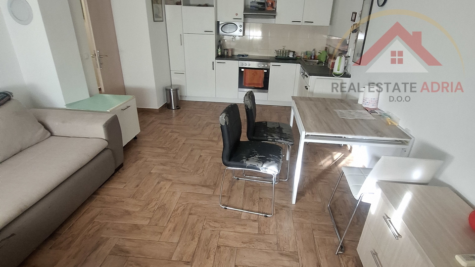 STAN U BIOGRADU NA MORU &ndash; 49 m&sup2; NETO&comma; 700 m OD PLA&Zcaron;E DRA&Zcaron;ICE