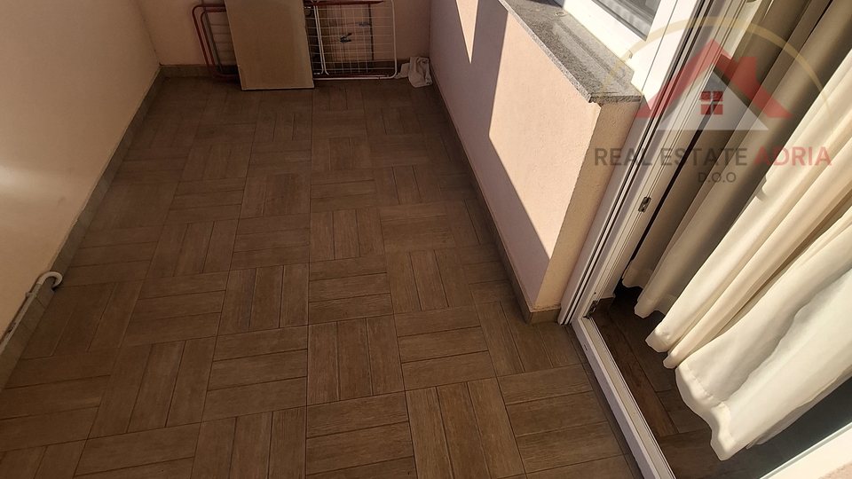 STAN U BIOGRADU NA MORU &ndash; 49 m&sup2; NETO&comma; 700 m OD PLA&Zcaron;E DRA&Zcaron;ICE