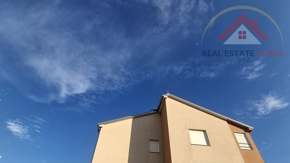 STAN U BIOGRADU NA MORU &ndash; 49 m&sup2; NETO&comma; 700 m OD PLA&Zcaron;E DRA&Zcaron;ICE