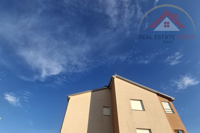 STAN U BIOGRADU NA MORU – 49 m² NETO, 700 m OD PLAŽE DRAŽICE