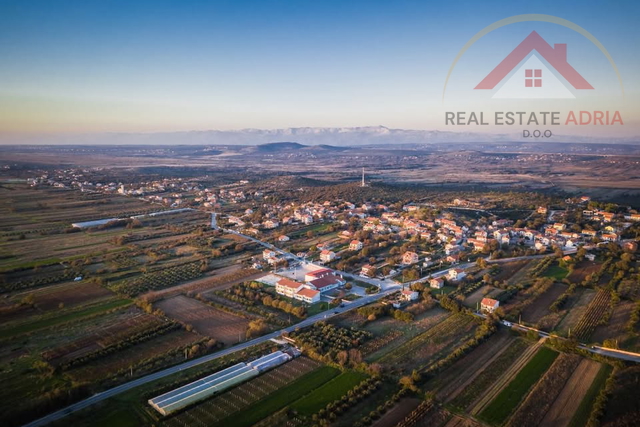 PRODAJE SE GRAĐEVINSKA PARCELA POLAČA. KOD BIOGRADA NA MORU, ZADARSKA ŽUPANIJA