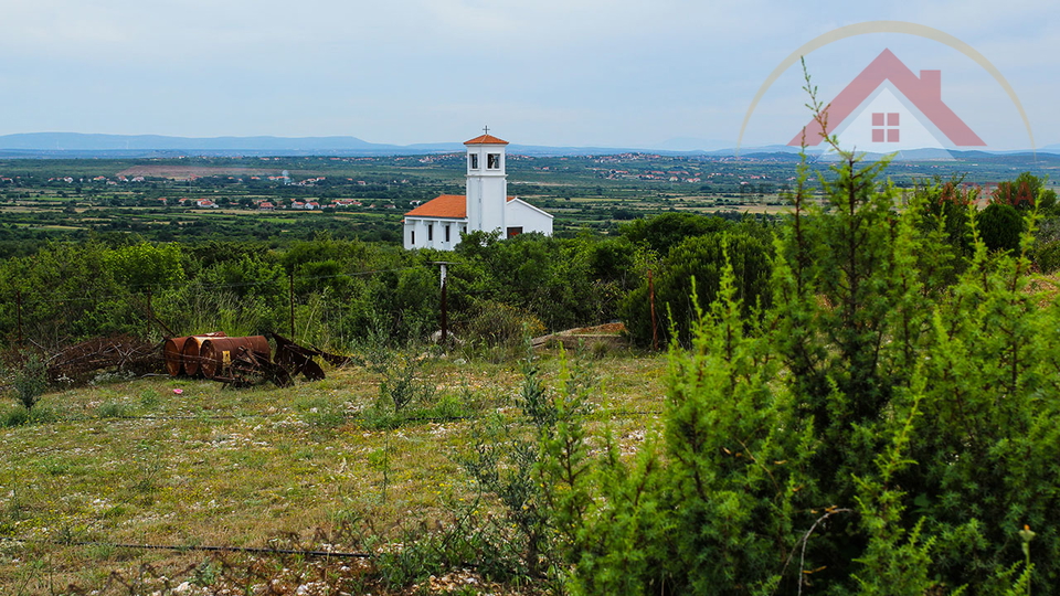 Baugrundstück zum Verkauf in Doni Raštani mit Schwimmbad, Gespanschaft Zadar