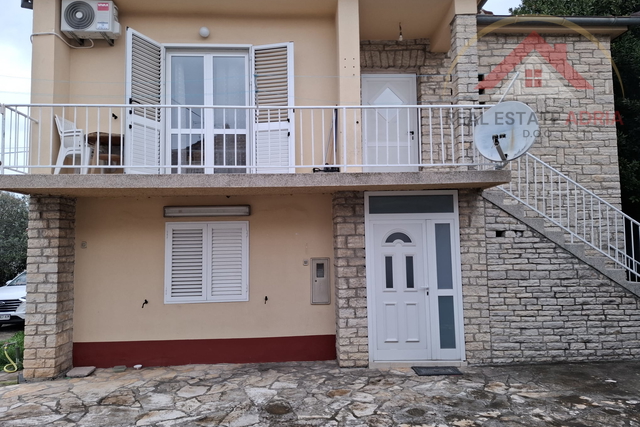 Ein Haus zum Verkauf in Biograd na Moru, nahe dem Strand und dem Zentrum, Gespanschaft Zadar, Kroatien