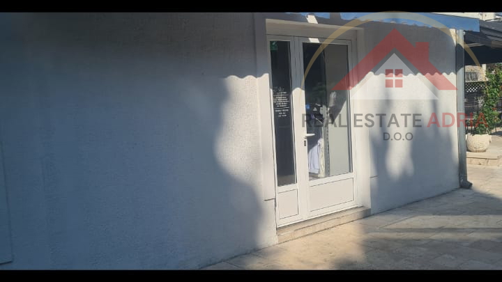 FOR SALE: House with three apartments and commercial space in the center of Biograd na Moru, Zadar County, Croatia