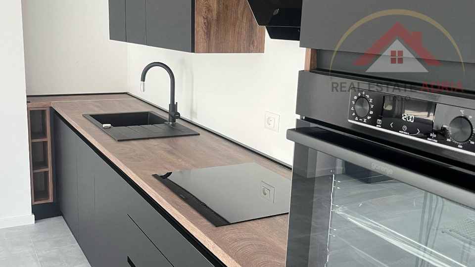 Iznajmljuje se stan u novoj zgradi Biograd na Moru