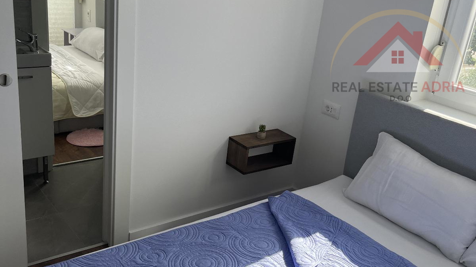 Iznajmljuje se stan u novoj zgradi Biograd na Moru