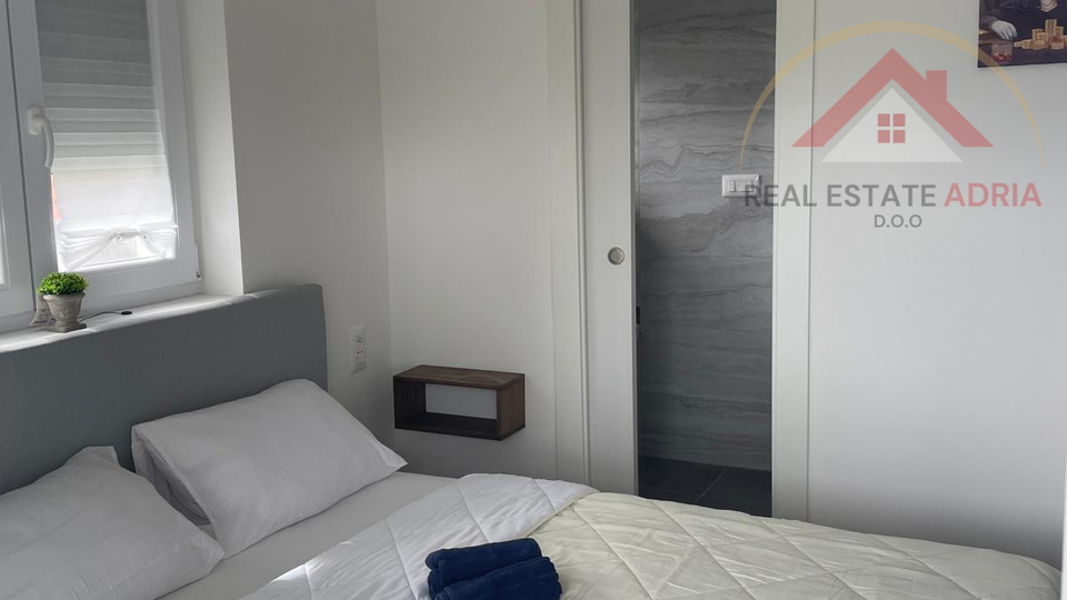 Iznajmljuje se stan u novoj zgradi Biograd na Moru