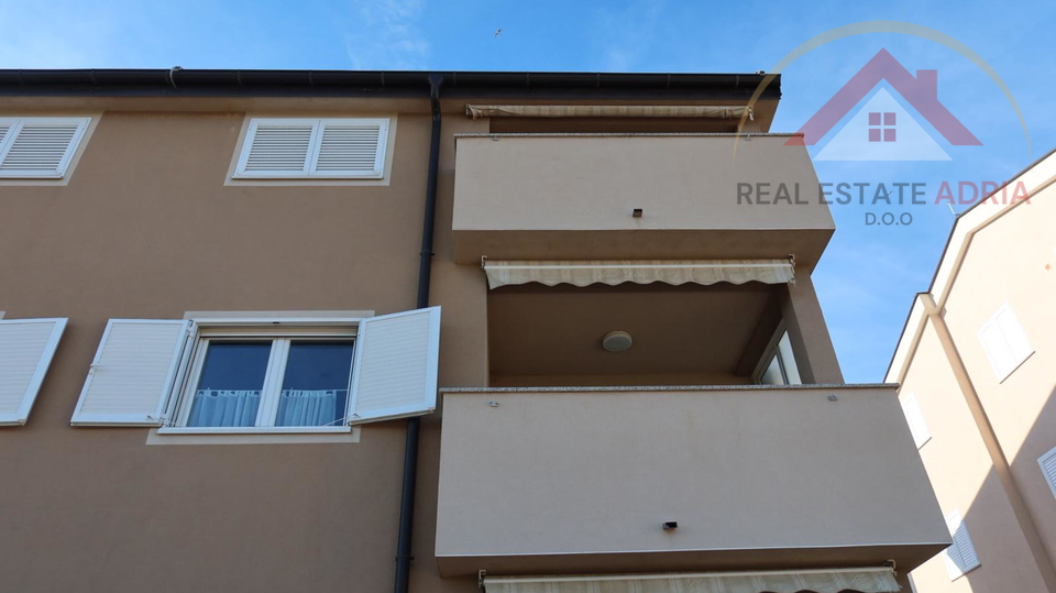 Prodaje se dvosoban stan u Pako&scaron;tanima&comma; Zadarska &zcaron;upanija s pogledom na more