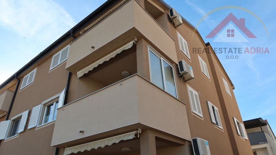 Prodaje se dvosoban stan u Pako&scaron;tanima&comma; Zadarska &zcaron;upanija s pogledom na more