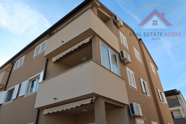 Prodaje se dvosoban stan u Pakoštanima, Zadarska županija s pogledom na more