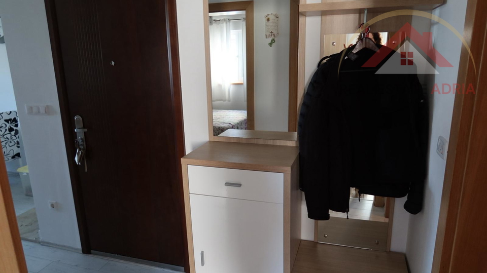 Prodaje se dvosoban stan u Pako&scaron;tanima&comma; Zadarska &zcaron;upanija s pogledom na more