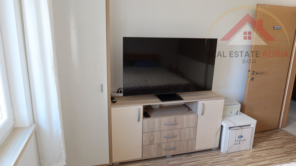 Prodaje se dvosoban stan u Pako&scaron;tanima&comma; Zadarska &zcaron;upanija s pogledom na more