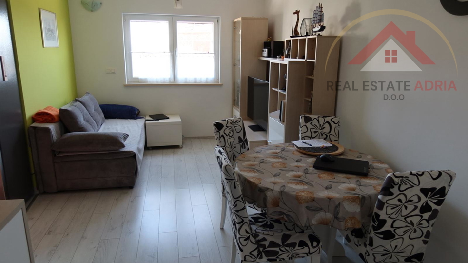 Prodaje se dvosoban stan u Pako&scaron;tanima&comma; Zadarska &zcaron;upanija s pogledom na more