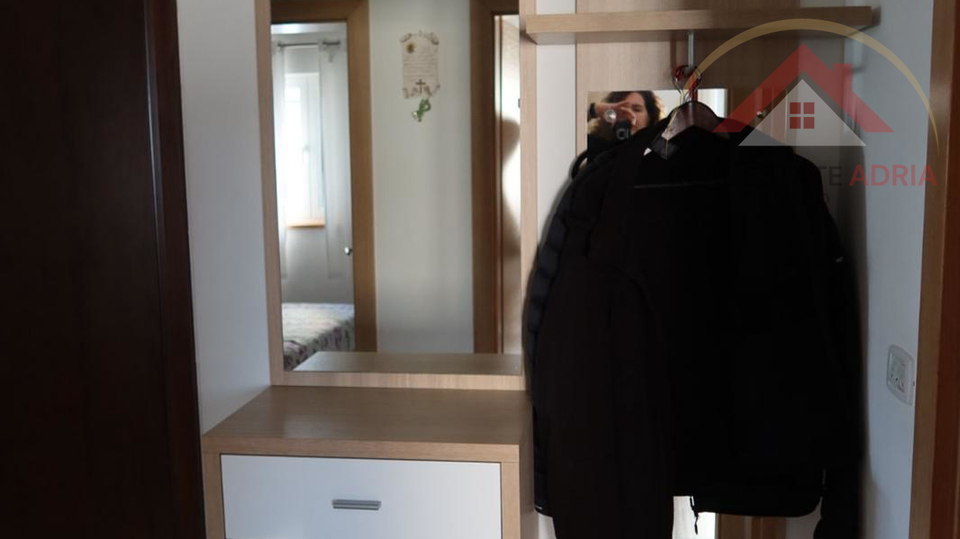 Prodaje se dvosoban stan u Pako&scaron;tanima&comma; Zadarska &zcaron;upanija s pogledom na more