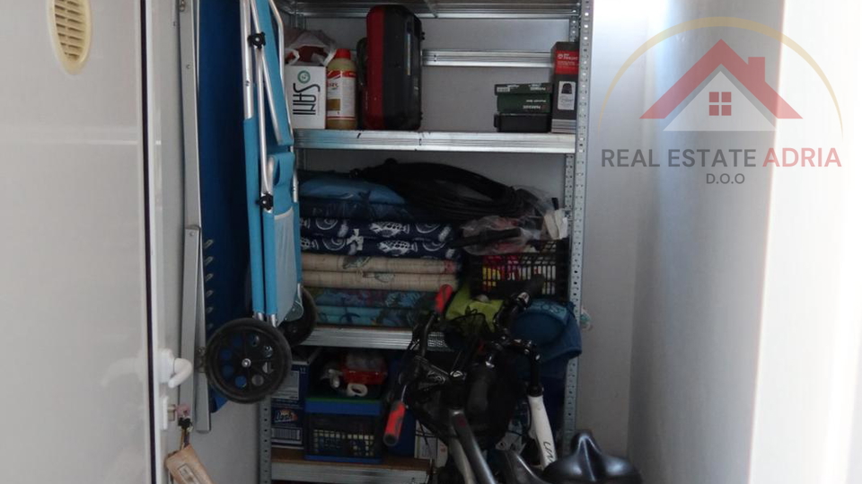 Prodaje se dvosoban stan u Pako&scaron;tanima&comma; Zadarska &zcaron;upanija s pogledom na more