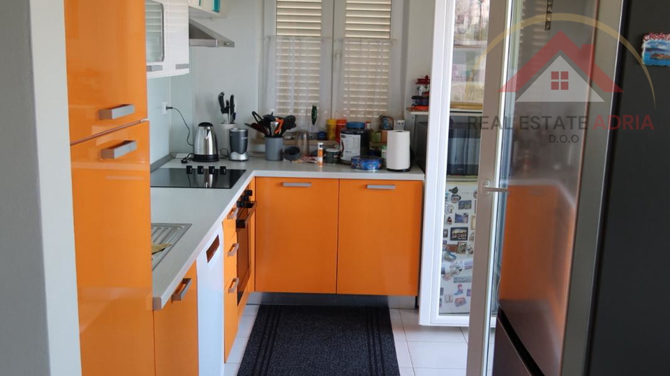 Prodaje se dvosoban stan u Pako&scaron;tanima&comma; Zadarska &zcaron;upanija s pogledom na more