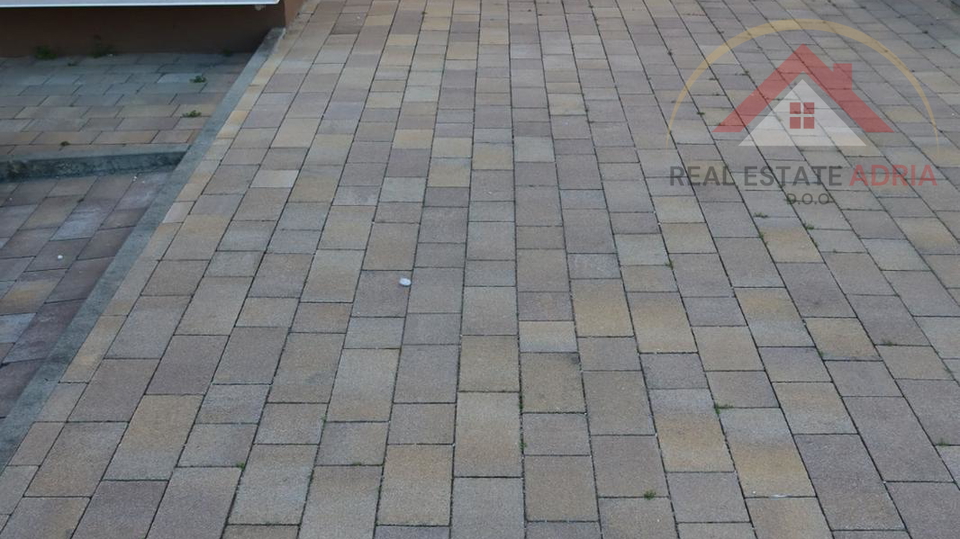 Prodaje se dvosoban stan u Pako&scaron;tanima&comma; Zadarska &zcaron;upanija s pogledom na more