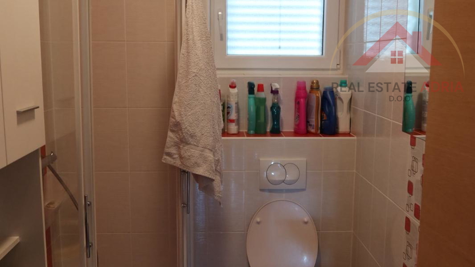 Prodaje se dvosoban stan u Pako&scaron;tanima&comma; Zadarska &zcaron;upanija s pogledom na more