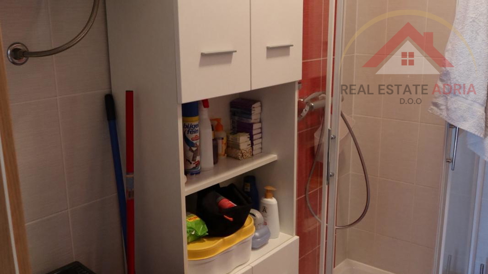 Prodaje se dvosoban stan u Pako&scaron;tanima&comma; Zadarska &zcaron;upanija s pogledom na more