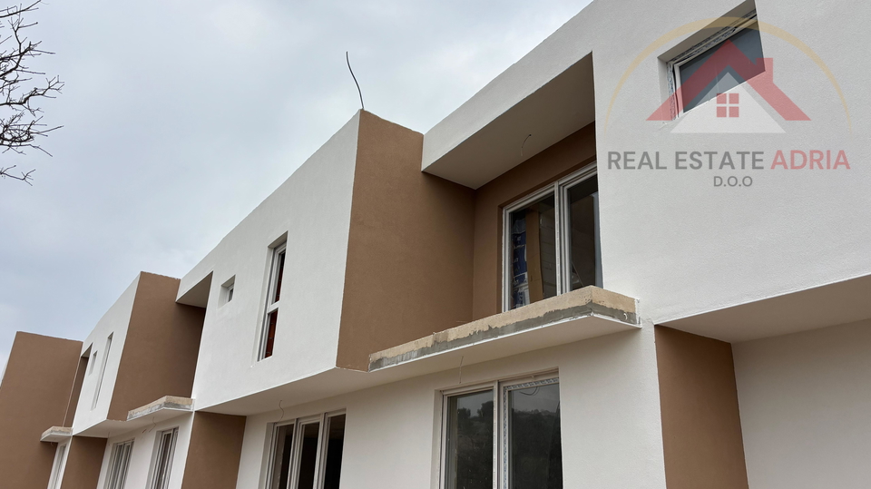 Reihenhaus mit Garten zum Verkauf in Draga&comma; Dalmatien&comma; Zadar&comma; Kroatien