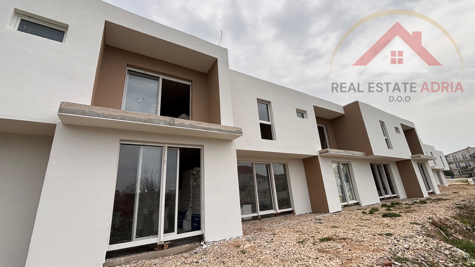 Reihenhaus mit Garten zum Verkauf in Draga&comma; Dalmatien&comma; Zadar&comma; Kroatien