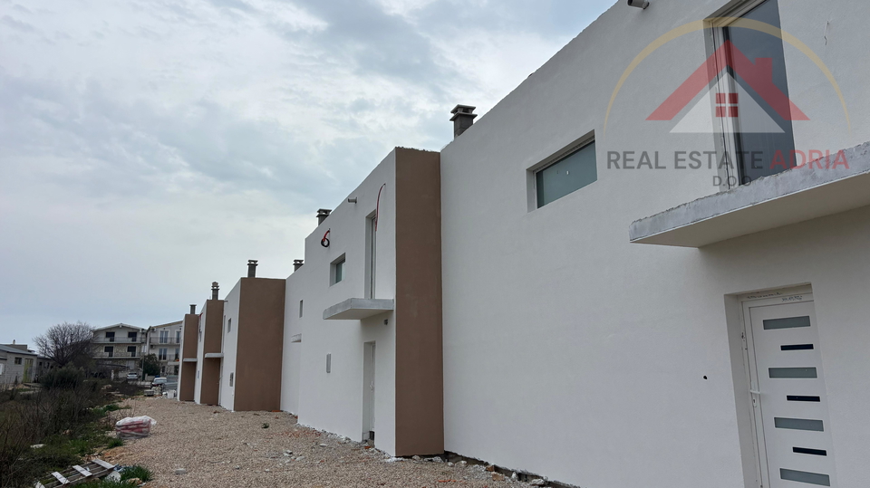 Reihenhaus mit Garten zum Verkauf in Draga&comma; Dalmatien&comma; Zadar&comma; Kroatien