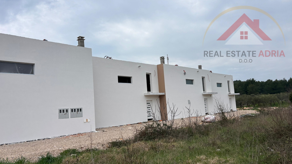 Reihenhaus mit Garten zum Verkauf in Draga&comma; Dalmatien&comma; Zadar&comma; Kroatien