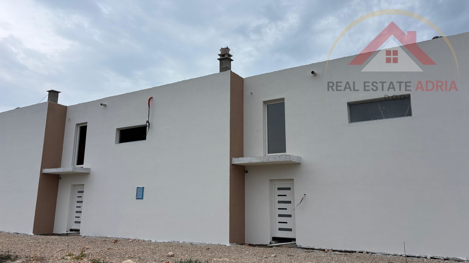 Reihenhaus mit Garten zum Verkauf in Draga&comma; Dalmatien&comma; Zadar&comma; Kroatien