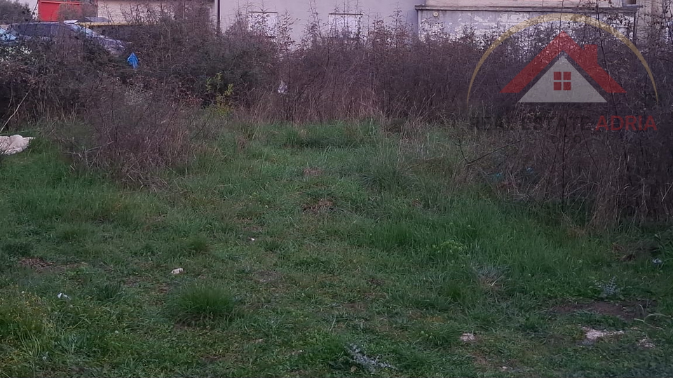 Prodaje se gra&dstrok;evinsko zemlji&scaron;te u Biogradu na Moru od 533 m2