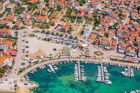 Prodaje se kuća sa dvorištem u Pakoštanima, Zadarslka županija, Croatia