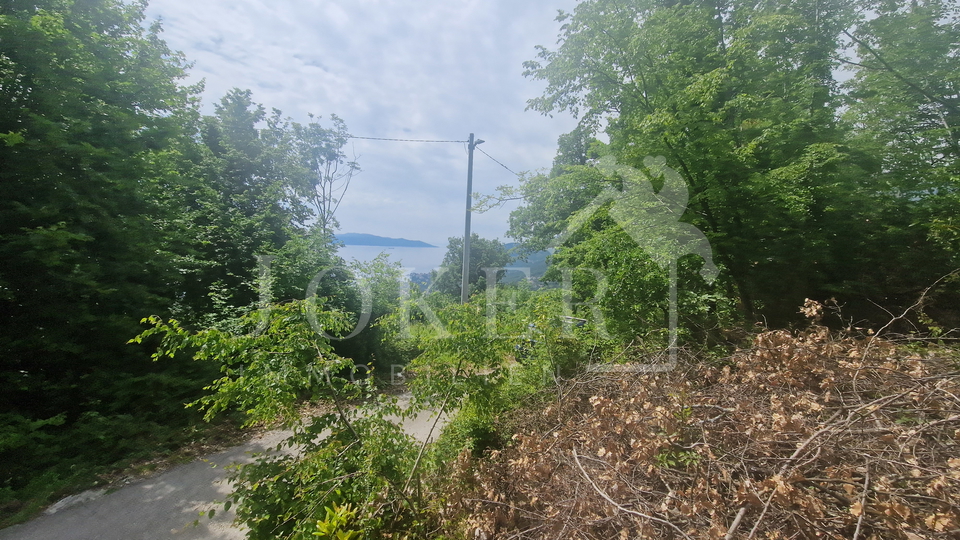Građevinski teren sa otvorenim pogledom na  Kvarner i Učku