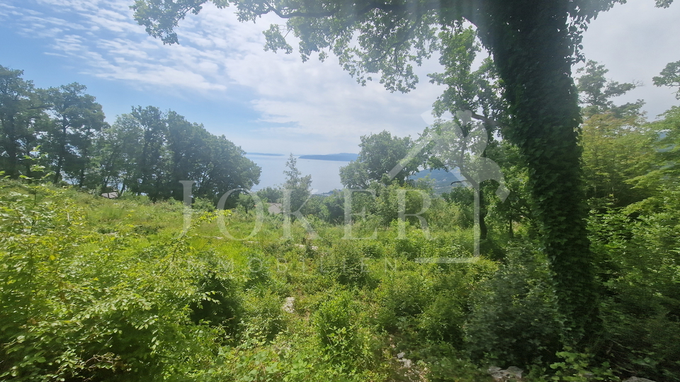 Građevinski teren sa otvorenim pogledom na  Kvarner i Učku