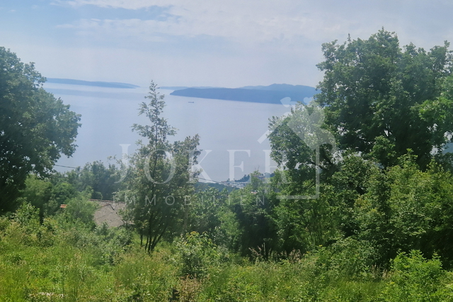 Građevinski teren sa otvorenim pogledom na  Kvarner i Učku
