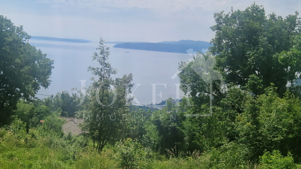Građevinski teren sa otvorenim pogledom na  Kvarner i Učku