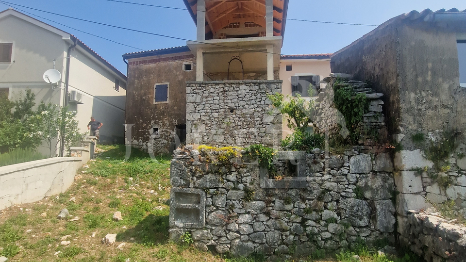 stara kamena kuća za uređenje