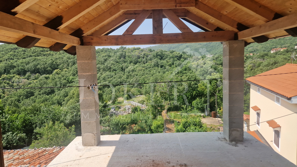 stara kamena kuća za uređenje