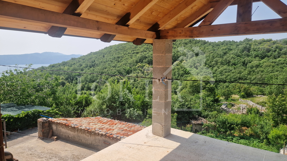 stara kamena kuća za uređenje
