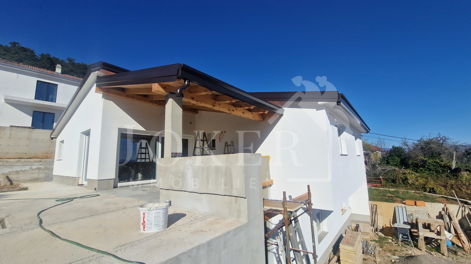 Kuća u završnoj fazi gradnje sa otvorenim pogledom