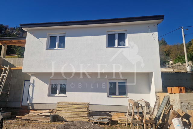 Kuća u završnoj fazi gradnje sa otvorenim pogledom