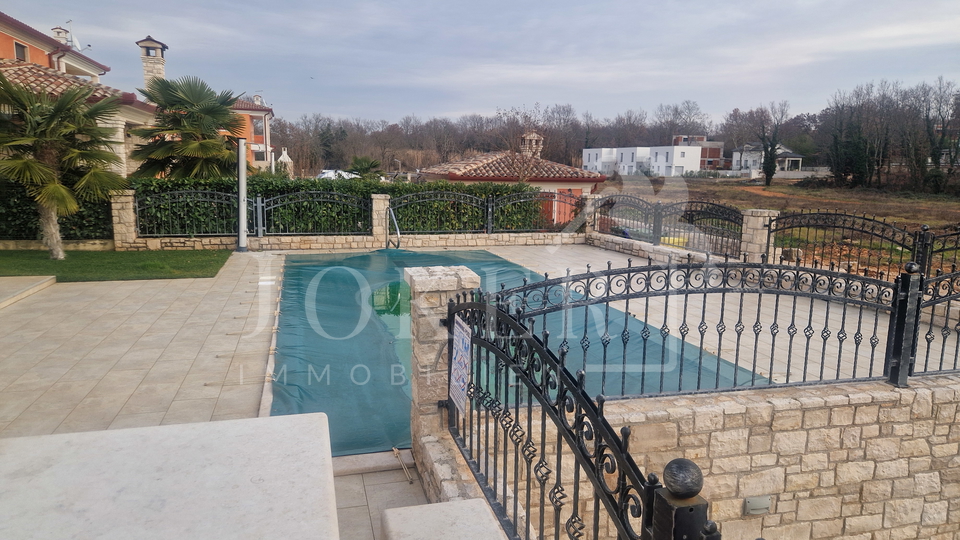 Ku&cacute;a sa bazenom&comma; Brtonigla