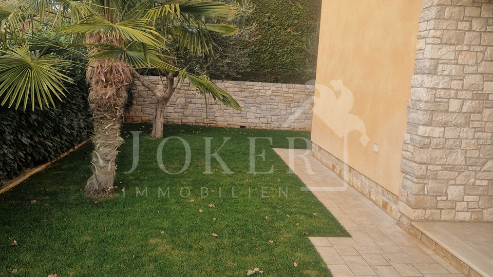 Ku&cacute;a sa bazenom&comma; Brtonigla