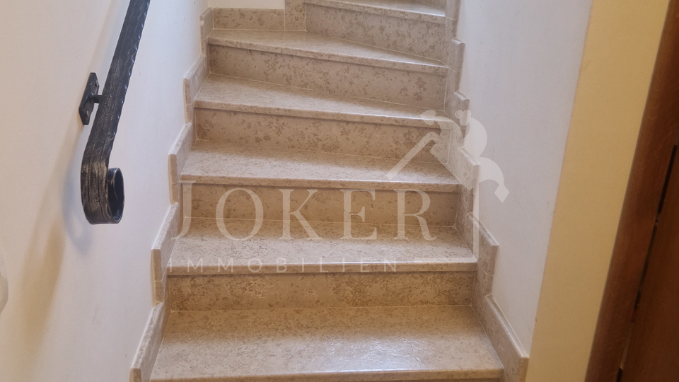 Ku&cacute;a sa bazenom&comma; Brtonigla