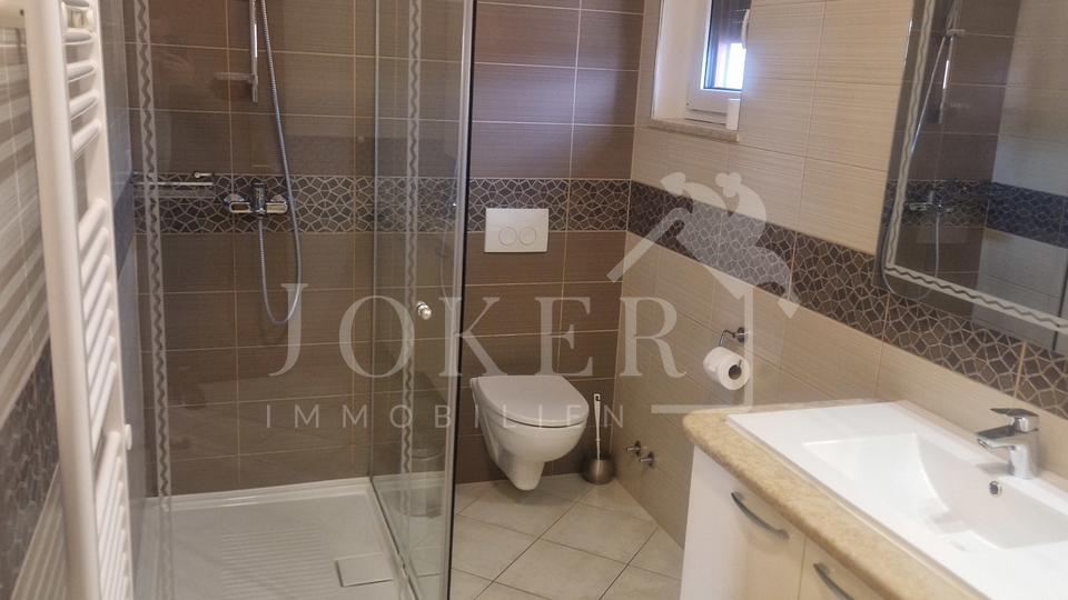 Ku&cacute;a sa bazenom&comma; Brtonigla