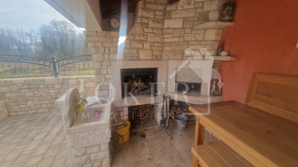 Ku&cacute;a sa bazenom&comma; Brtonigla