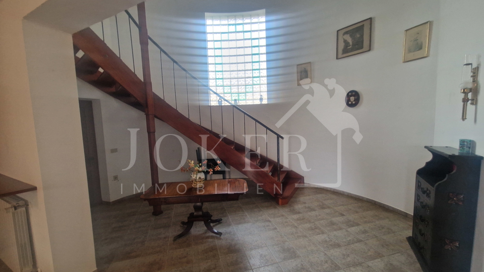 Villa&comma;Brtonigla&comma; sa velikom oku&cacute;nicom i &scaron;umom