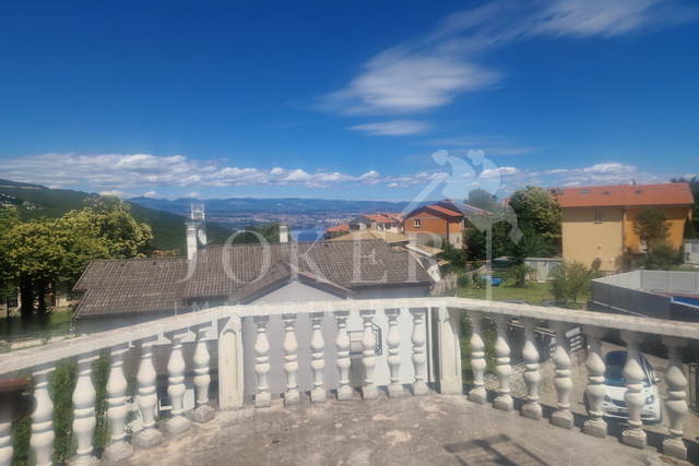 Kuća sa većim poslovnim prostorom i okućnicom