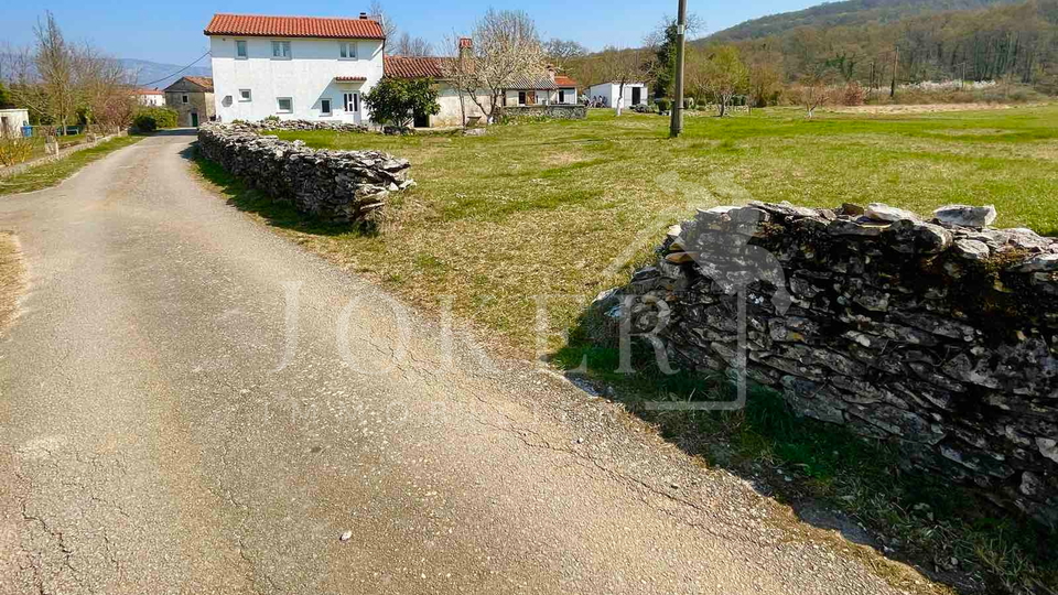 građevinski teren na predivnoj lokaciji
